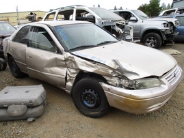 1999 TOYOTA CAMRY LE GOLD 2.2L AT Z15057